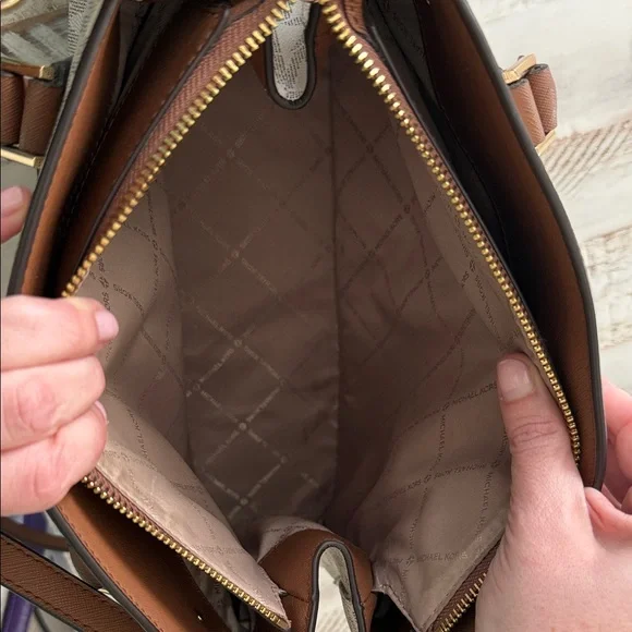 Michael Kors Cream Vanilla Signature Satchel with Brown Trim - Picture 6 of 12